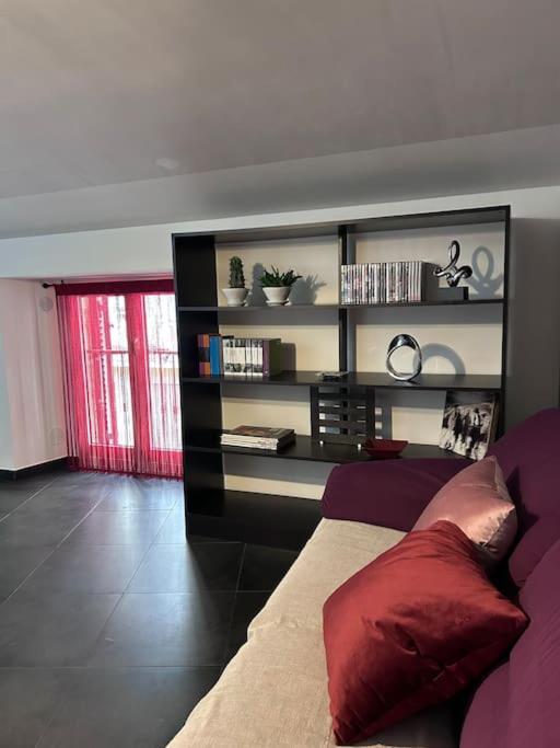 Elegante Appartamento Privato In Palazzo Storico Del XVIII - Pieno Centro Nicosia Bagian luar foto