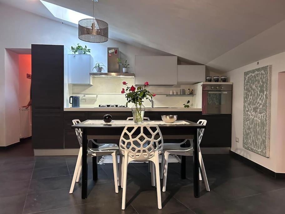 Elegante Appartamento Privato In Palazzo Storico Del XVIII - Pieno Centro Nicosia Bagian luar foto