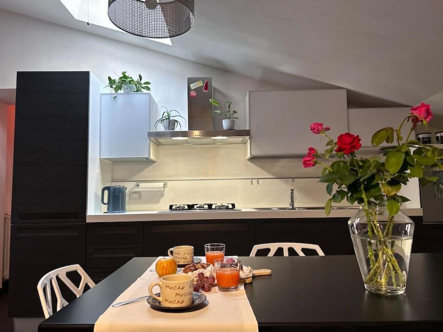 Elegante Appartamento Privato In Palazzo Storico Del XVIII - Pieno Centro Nicosia Bagian luar foto