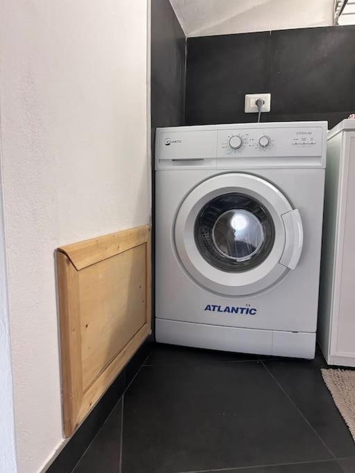 Elegante Appartamento Privato In Palazzo Storico Del XVIII - Pieno Centro Nicosia Bagian luar foto