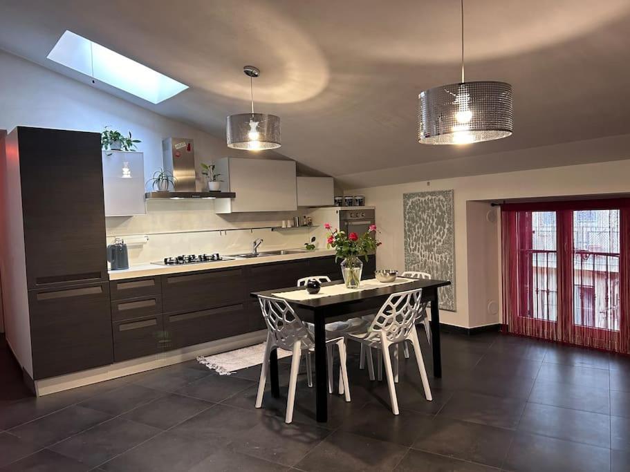 Elegante Appartamento Privato In Palazzo Storico Del XVIII - Pieno Centro Nicosia Bagian luar foto