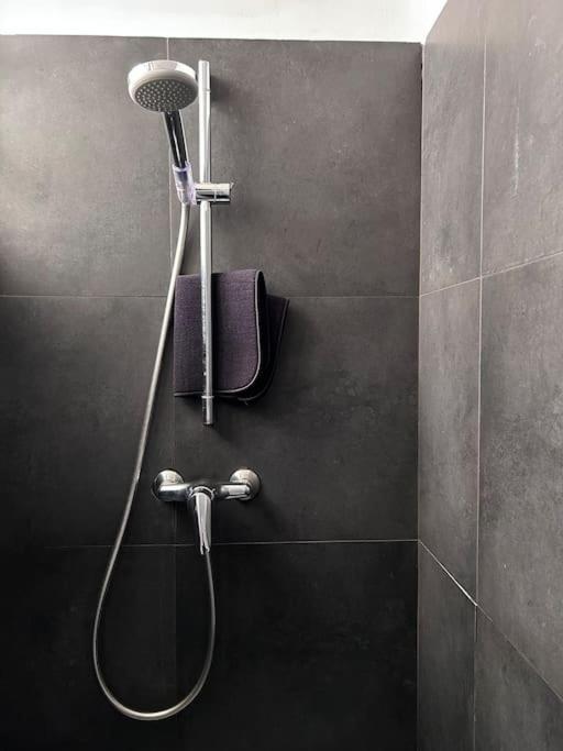 Elegante Appartamento Privato In Palazzo Storico Del XVIII - Pieno Centro Nicosia Bagian luar foto