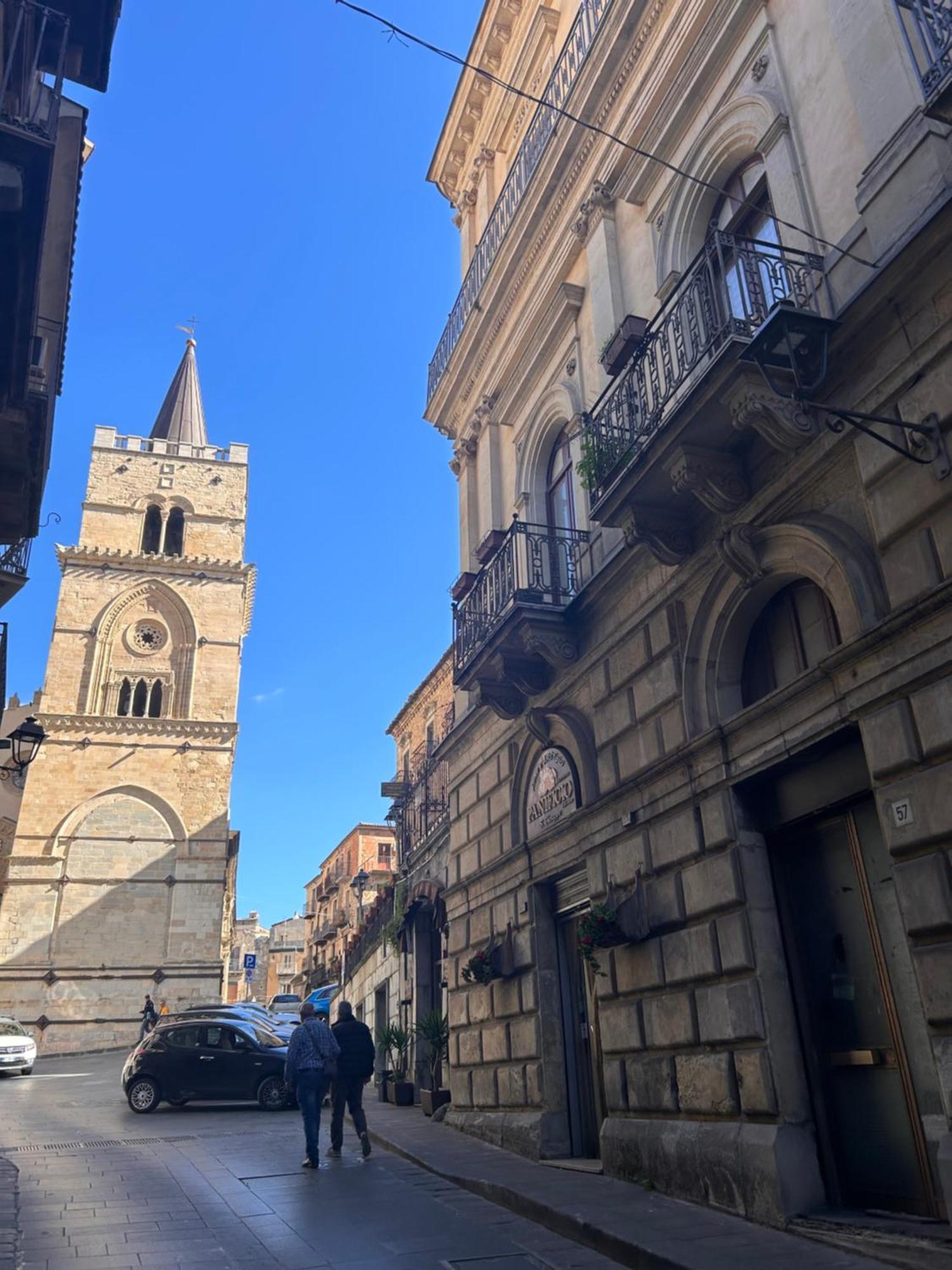 Elegante Appartamento Privato In Palazzo Storico Del XVIII - Pieno Centro Nicosia Bagian luar foto